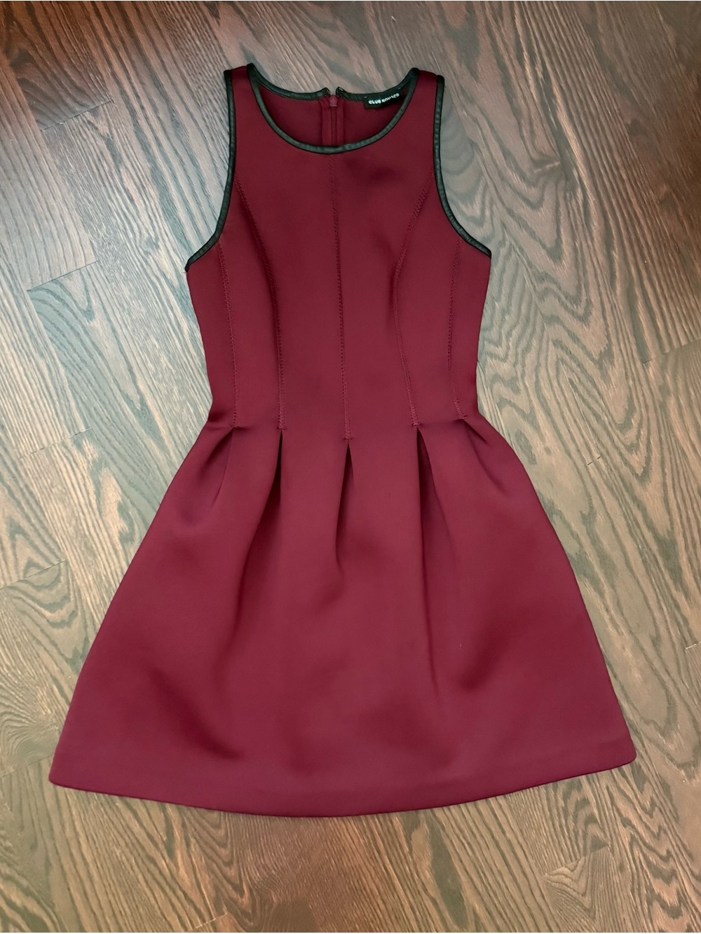 Club Monaco Sleeveless Burgundy Fit-and-Flare Dress with Contrast Trim